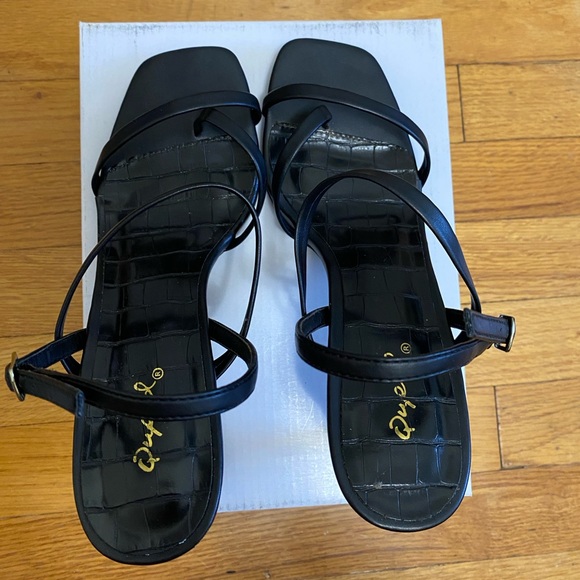 Black Strappy Slingback Heels - Picture 3 of 4